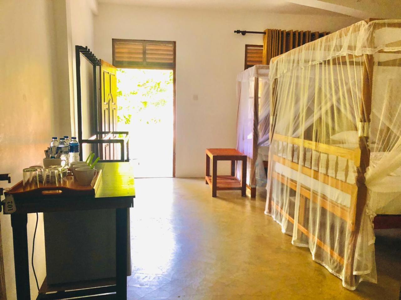 Mirissa Beach Inn Buitenkant foto