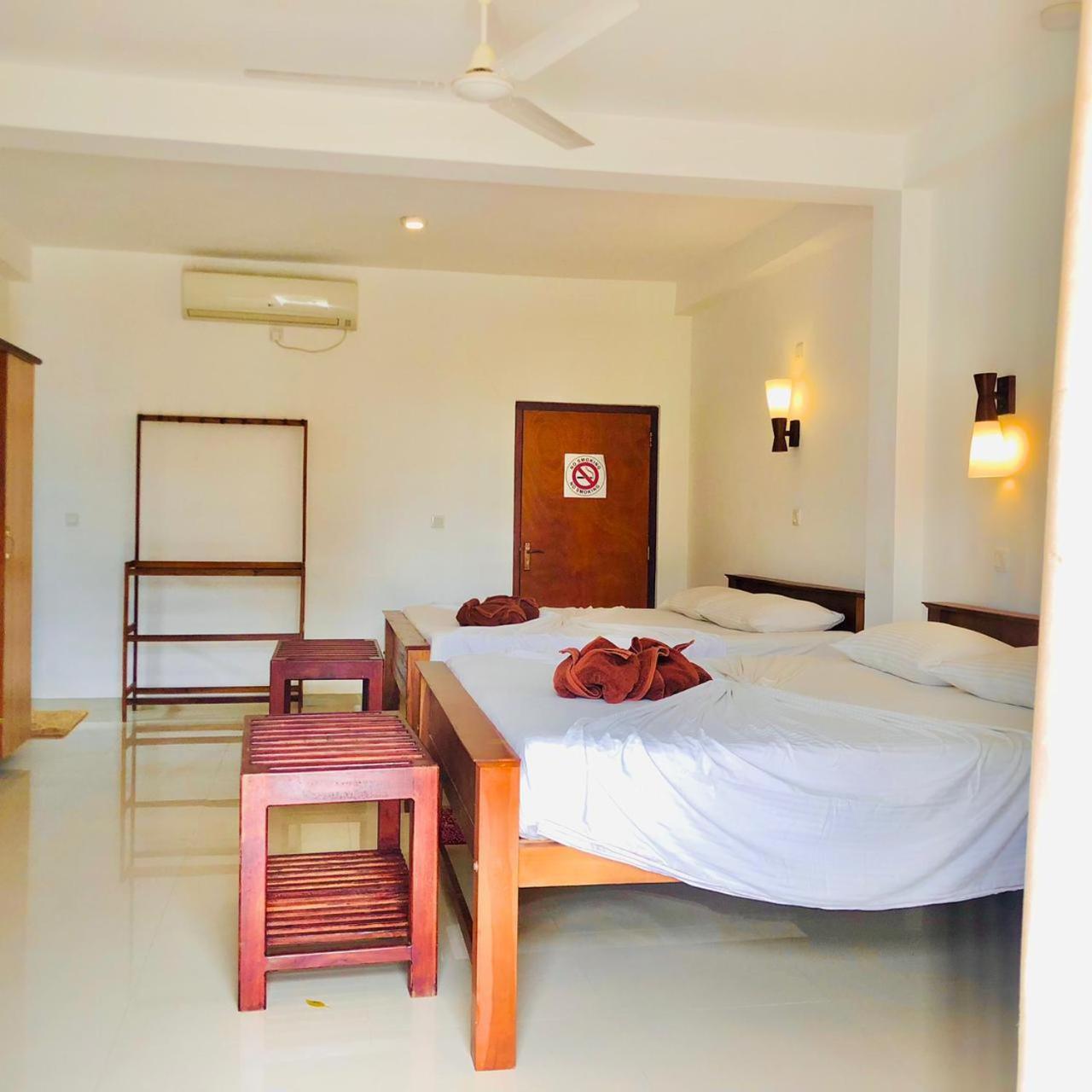 Mirissa Beach Inn Buitenkant foto